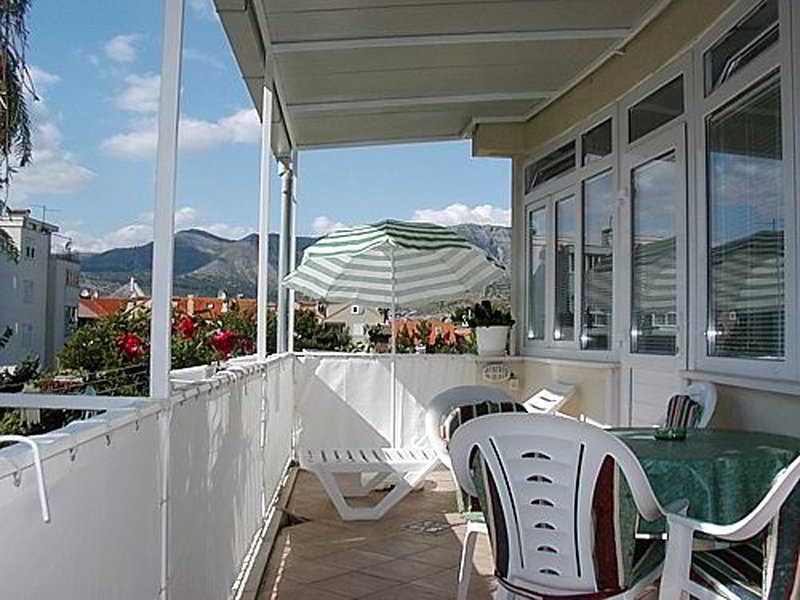 Apartment Marina Примоштен Экстерьер фото